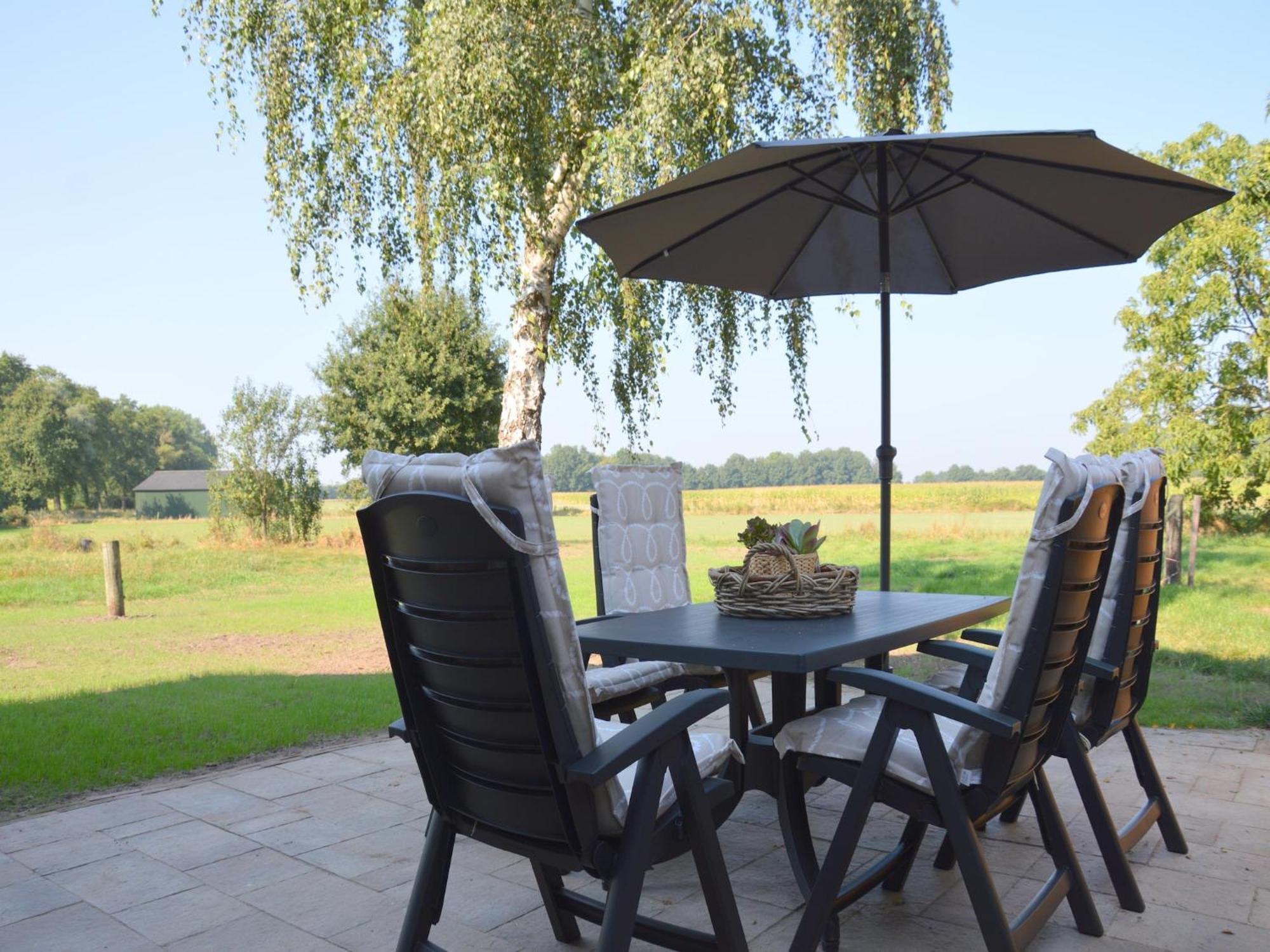 Quaint Farmhouse In Geesteren With Meadow View ภายนอก รูปภาพ