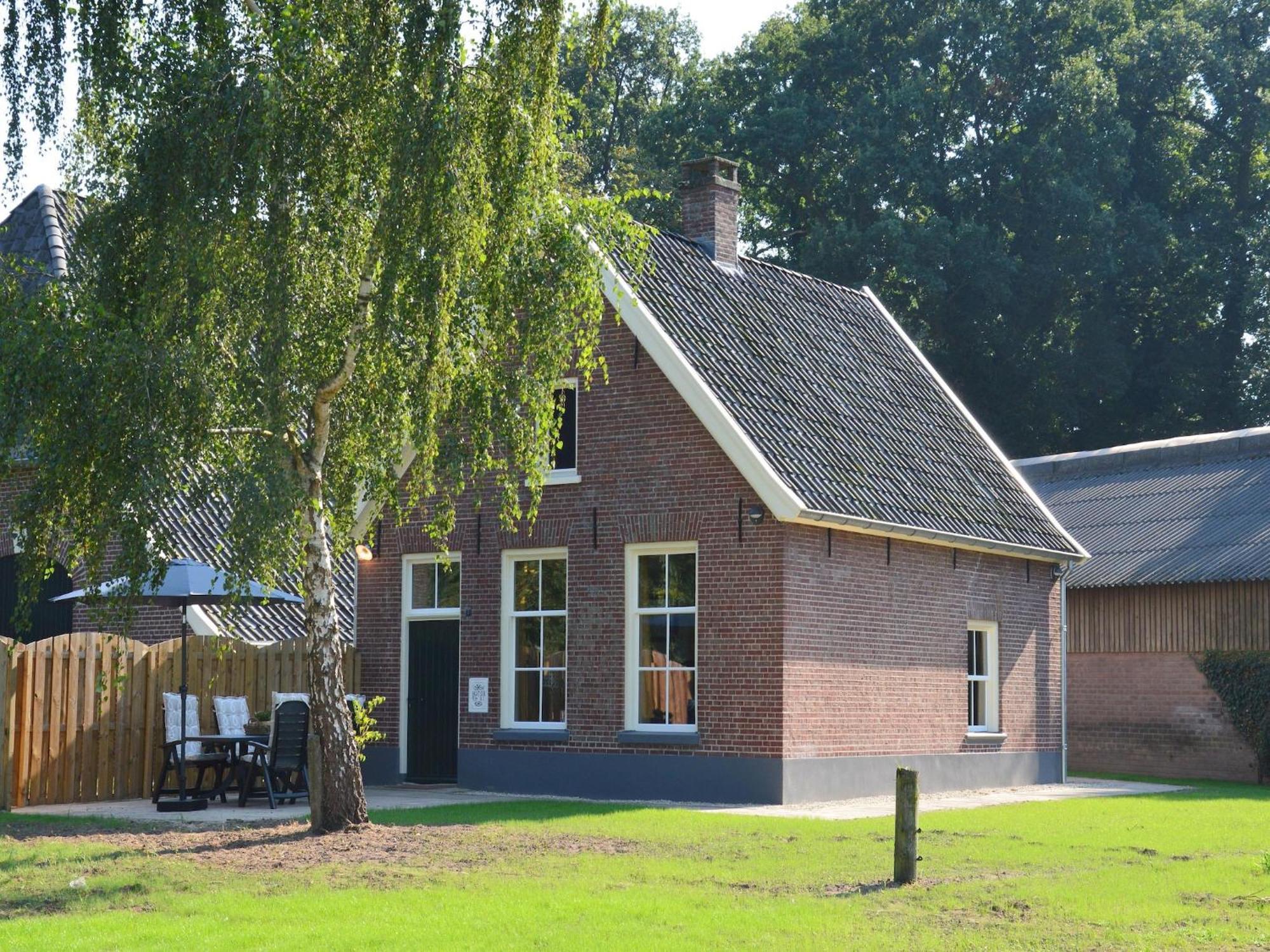Quaint Farmhouse In Geesteren With Meadow View ภายนอก รูปภาพ