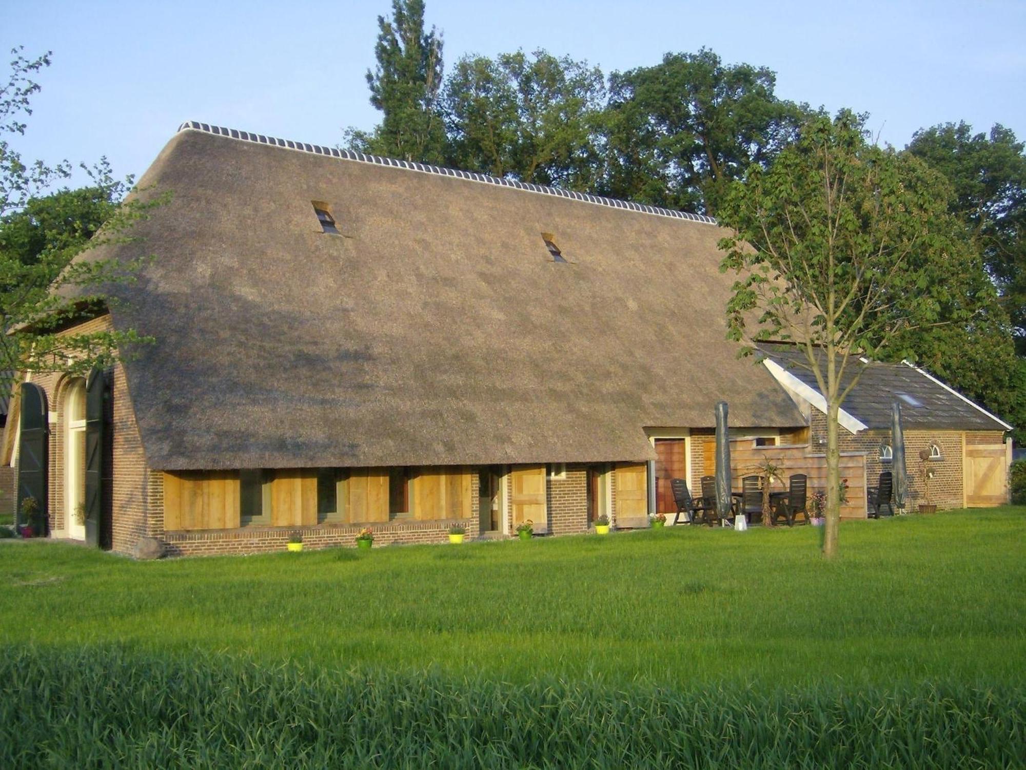 Quaint Farmhouse In Geesteren With Meadow View ภายนอก รูปภาพ