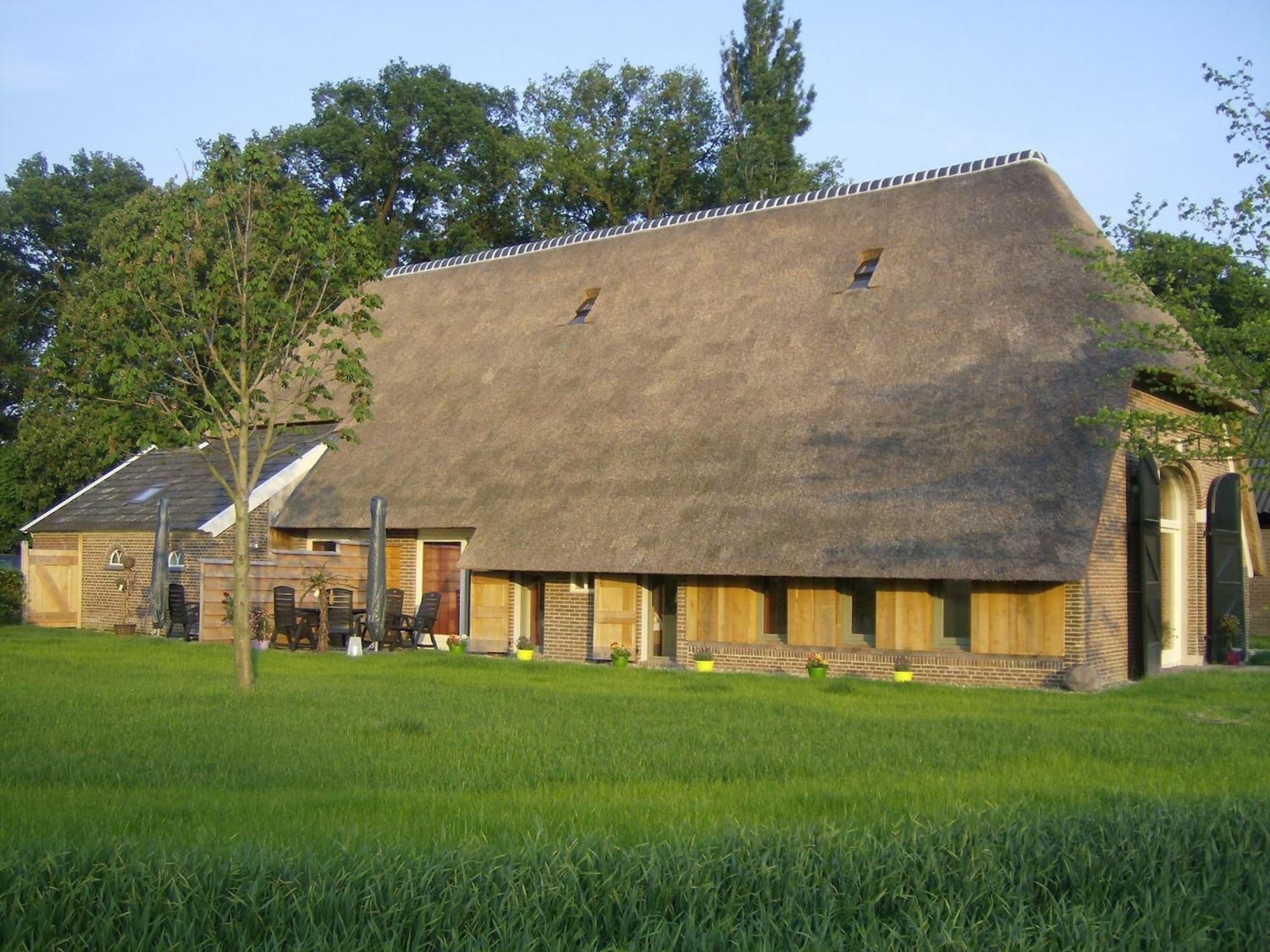 Quaint Farmhouse In Geesteren With Meadow View ภายนอก รูปภาพ